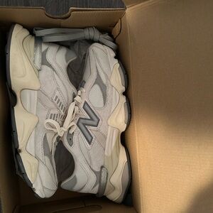 New Balance sneakers 9060 women’s size 8.5
